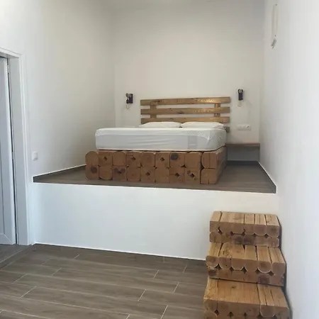 Milesian Apartment Adamantas (Milos)