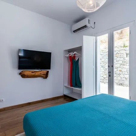 Milesian Apartment Adamantas (Milos)