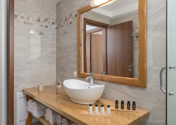 Milesian * Adamantas (Milos)